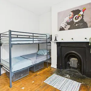  Hostal Bunkhouse